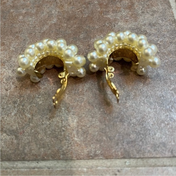 Jewelry - VINTAGE faux Pearl clip on half grape hoop earrings statement piece unmarked EUC